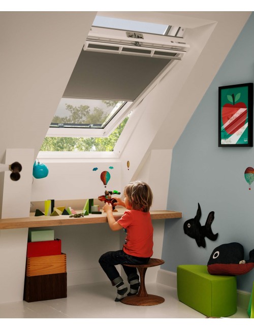 Finestra per tetti in legno naturale VELUX GGL con apertura a bilico - 55*78